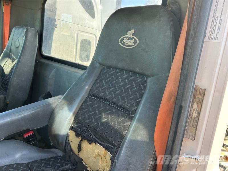 Mack GU813 6x4 Mixer Truck Camion malaxeur