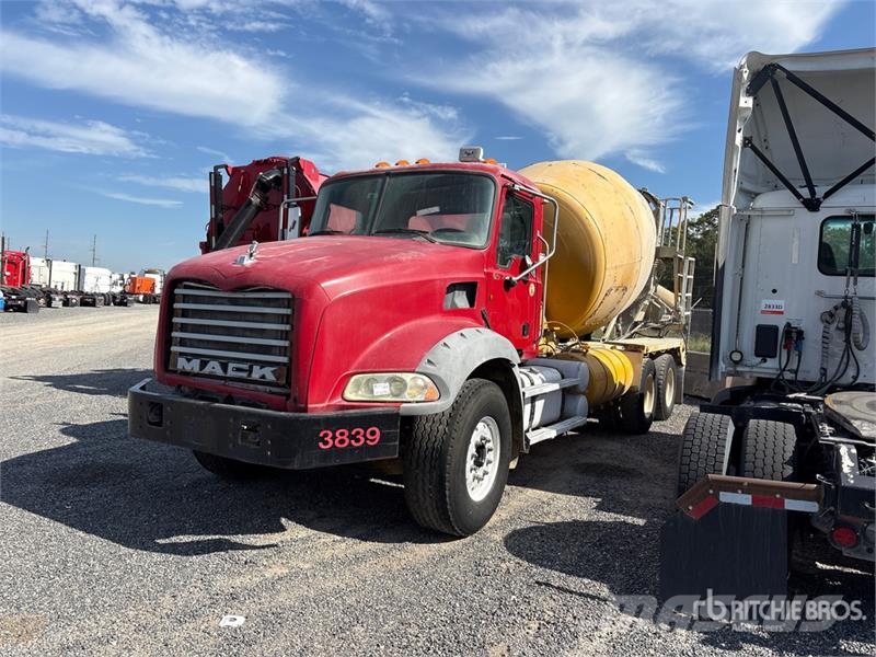 Mack GU813 6x4 Mixer Truck (Inoperable) Avtomešalci za beton