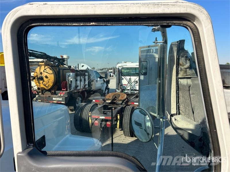 Mack GU813 6x4 Mixer Truck Camion malaxeur