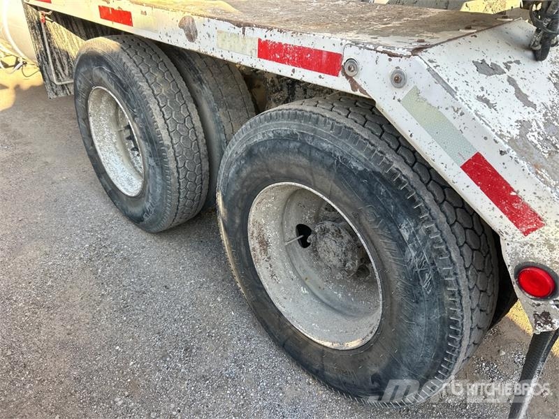 Mack GU813 6x4 Mixer Truck Camion malaxeur