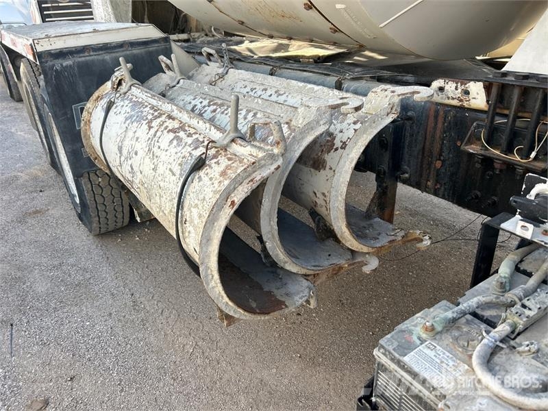 Mack GU813 6x4 Mixer Truck Camion malaxeur