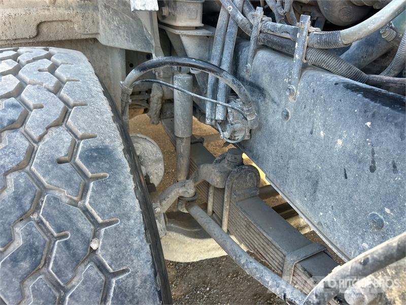 Mack GU813 6x4 Mixer Truck Camion malaxeur