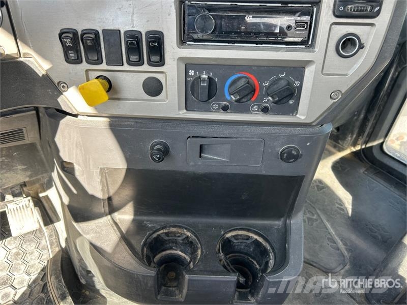 Mack GU813 6x4 Mixer Truck 混凝土車