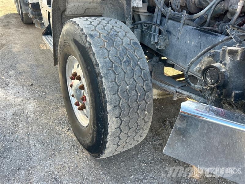 Mack GU813 6x4 Mixer Truck Camion malaxeur