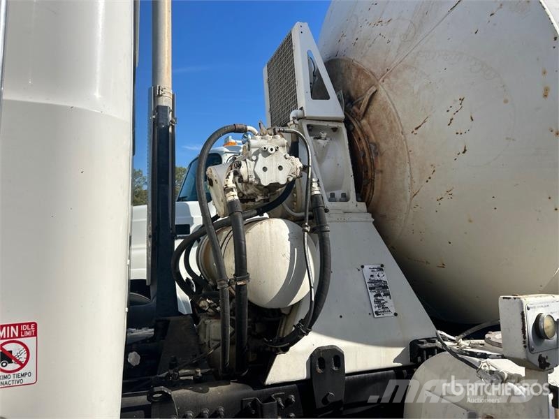 Mack GU813 6x4 Mixer Truck 混凝土車