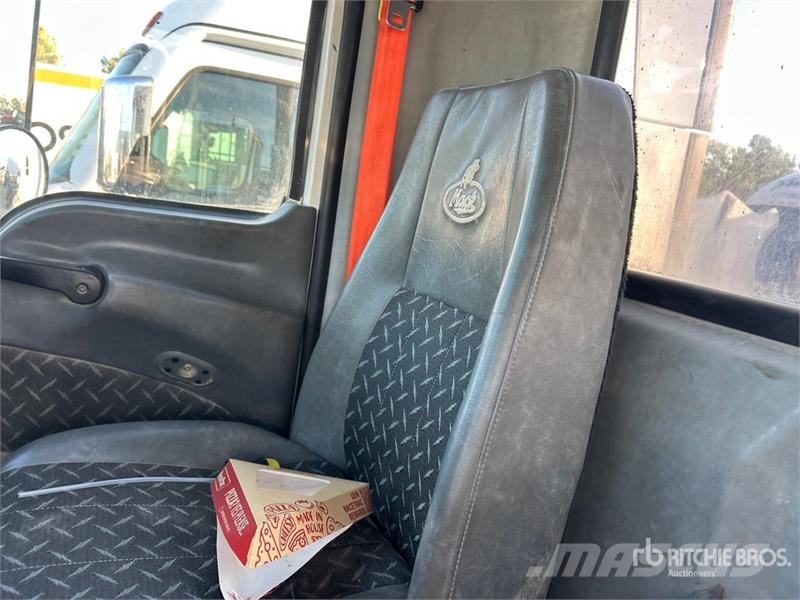 Mack GU813 6x4 Mixer Truck Camion malaxeur