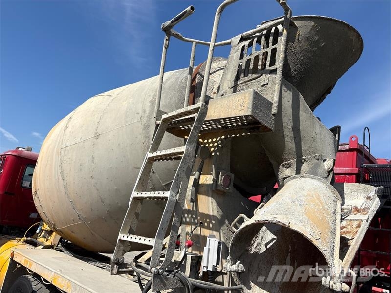 Mack GU813 6x4 Mixer Truck (Inoperable) Avtomešalci za beton