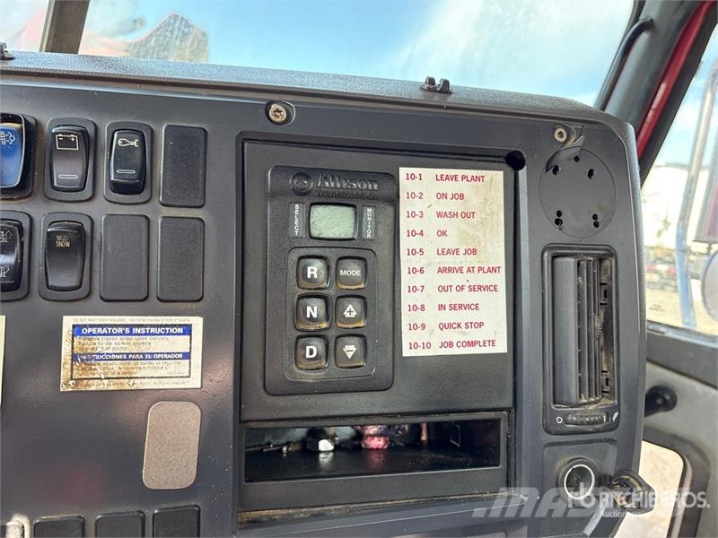 Mack GU813 6x4 Mixer Truck (Inoperable) Avtomešalci za beton