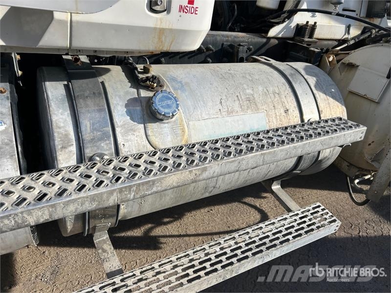 Mack GU813 6x4 Mixer Truck Camion malaxeur
