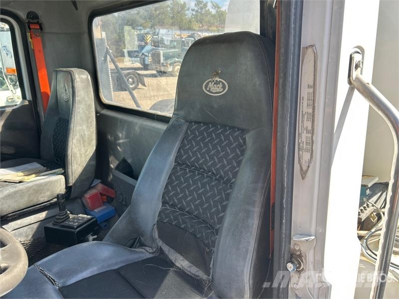 Mack GU813 6x4 Mixer Truck 混凝土車
