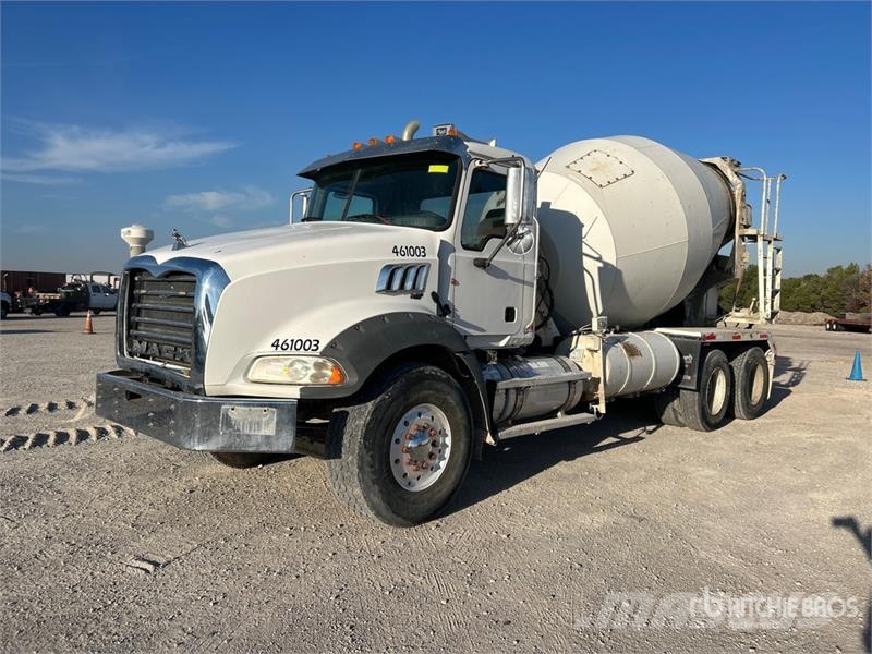 Mack GU813 6x4 Mixer Truck Camion malaxeur