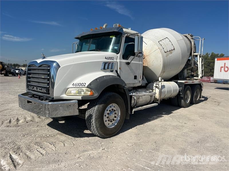 Mack GU813 6x4 Mixer Truck Betonmixers en pompen