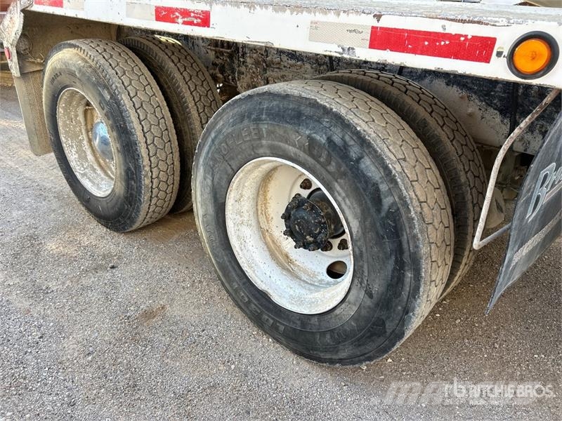 Mack GU813 6x4 Mixer Truck Camion malaxeur