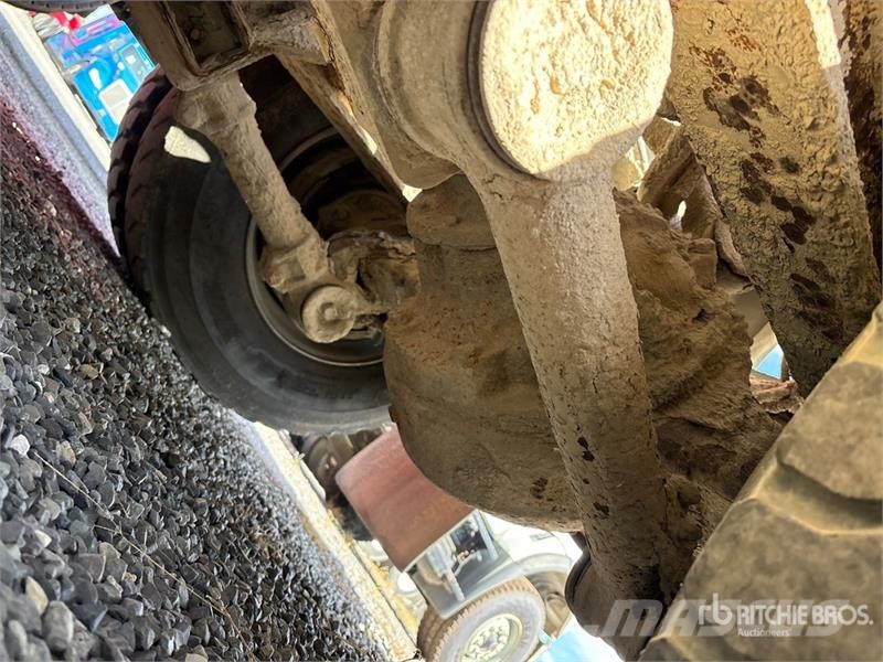 Mack GU813 6x4 Mixer Truck (Inoperable) Avtomešalci za beton