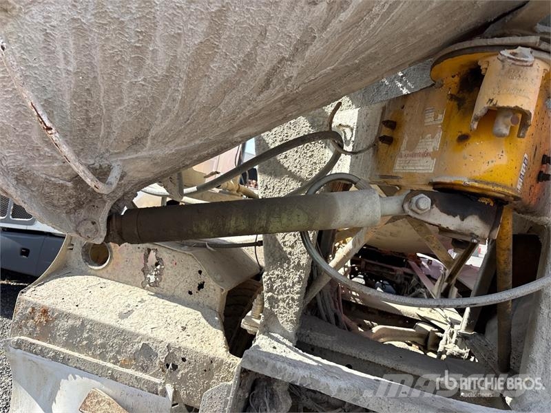 Mack GU813 6x4 Mixer Truck (Inoperable) Avtomešalci za beton