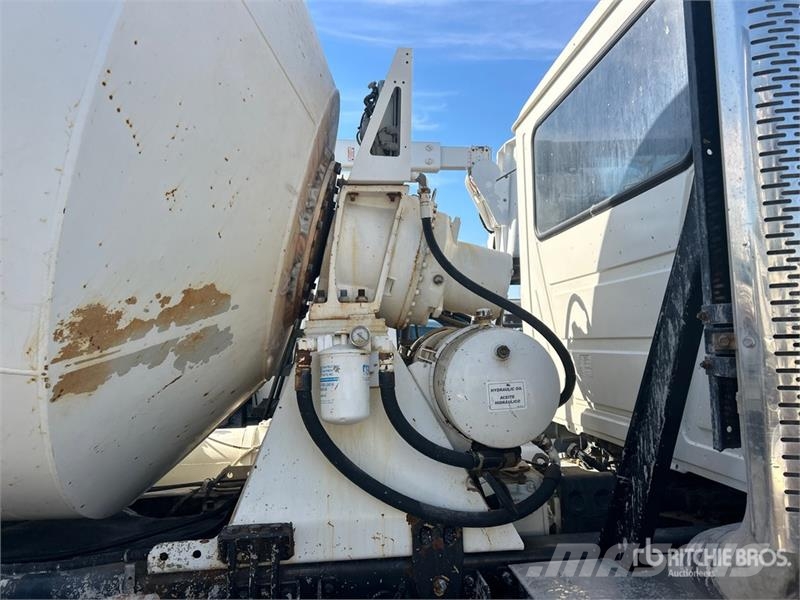 Mack GU813 6x4 Mixer Truck 混凝土車