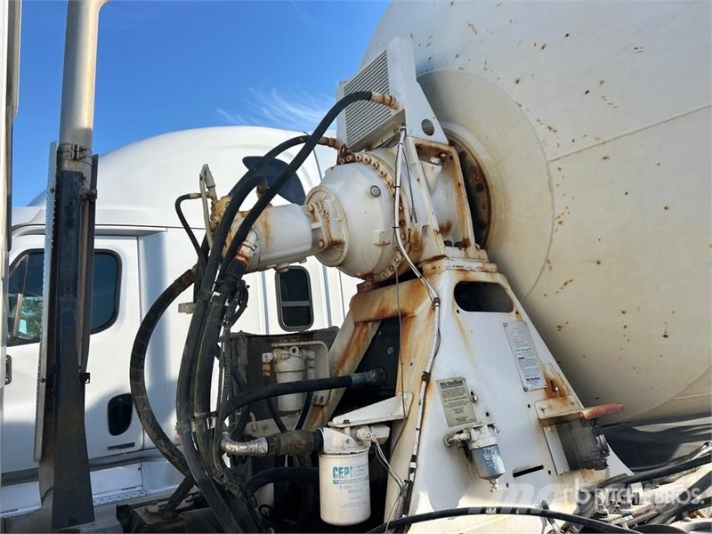 Mack GU813 6x4 Mixer Truck Camion malaxeur