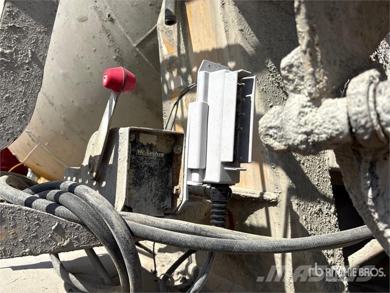 Mack GU813 6x4 Mixer Truck (Inoperable) Avtomešalci za beton