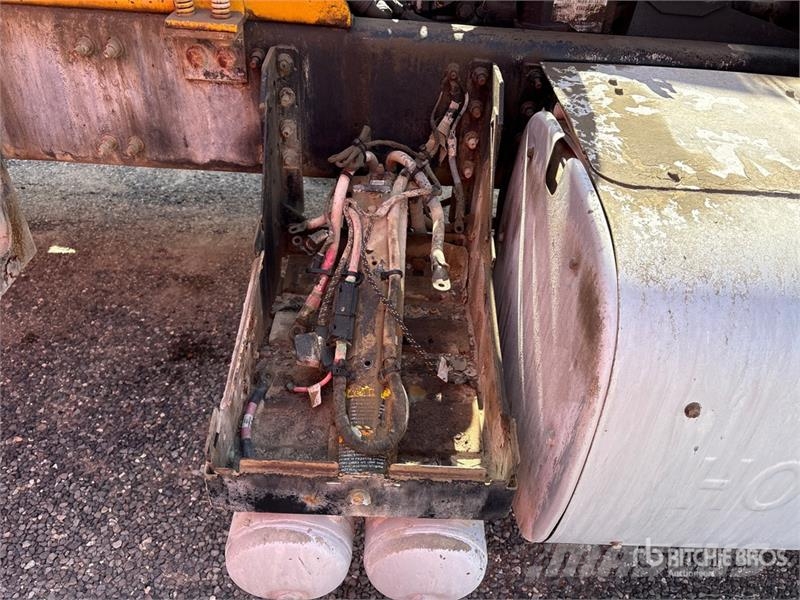 Mack GU813 6x4 Mixer Truck (Inoperable) Avtomešalci za beton
