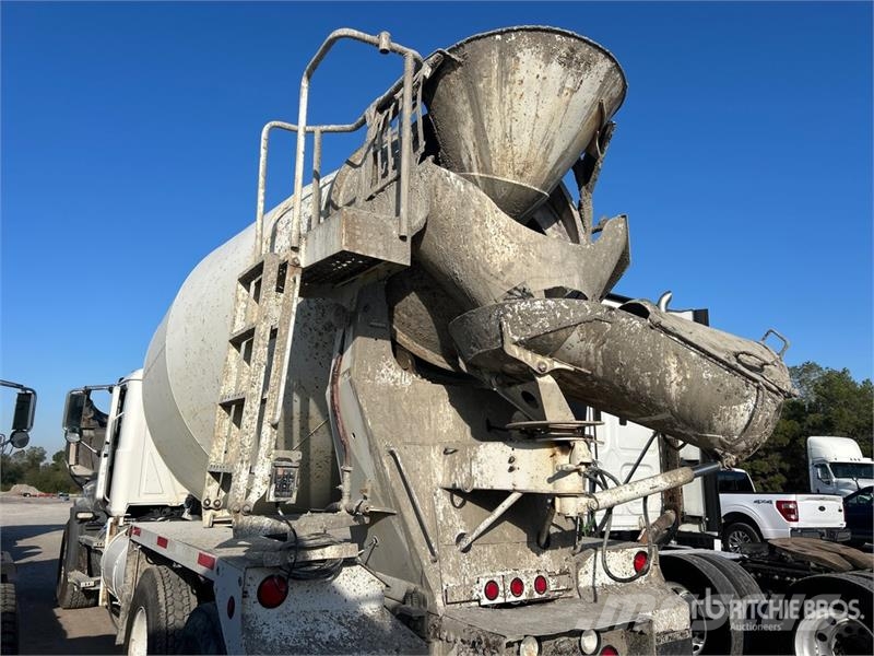 Mack GU813 6x4 Mixer Truck Camion malaxeur