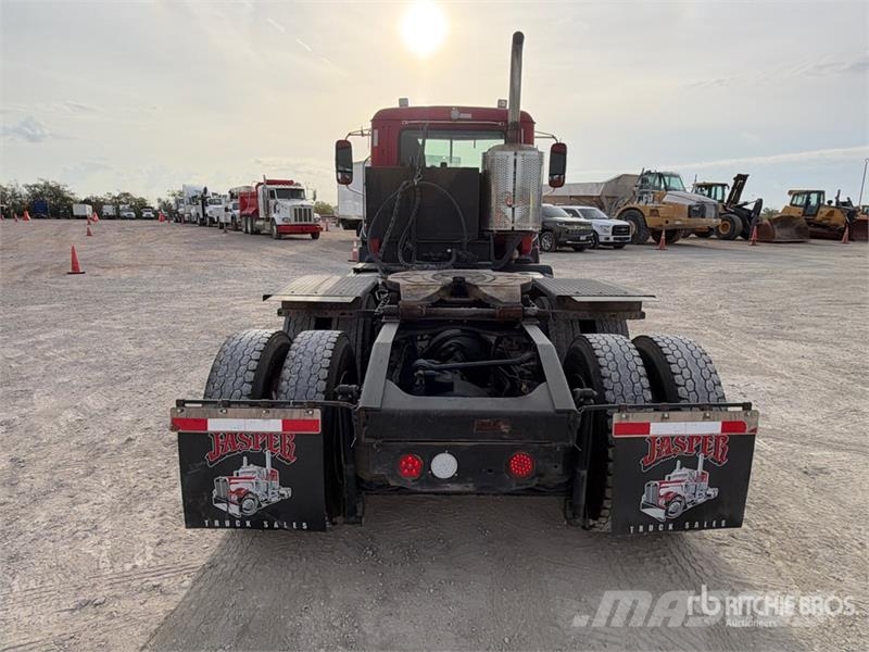 Mack GU813 6x4 T/A Day Cab Truck Tractor Cavalos mecânicos