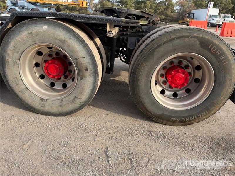 Mack GU813 6x4 T/A Day Cab Truck Tractor Cavalos mecânicos