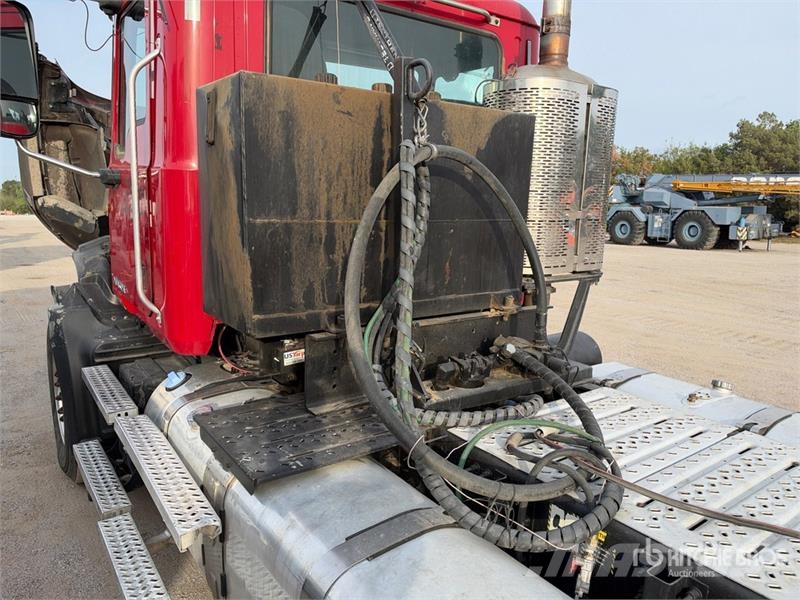 Mack GU813 6x4 T/A Day Cab Truck Tractor Cavalos mecânicos