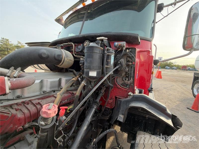 Mack GU813 6x4 T/A Day Cab Truck Tractor Cavalos mecânicos
