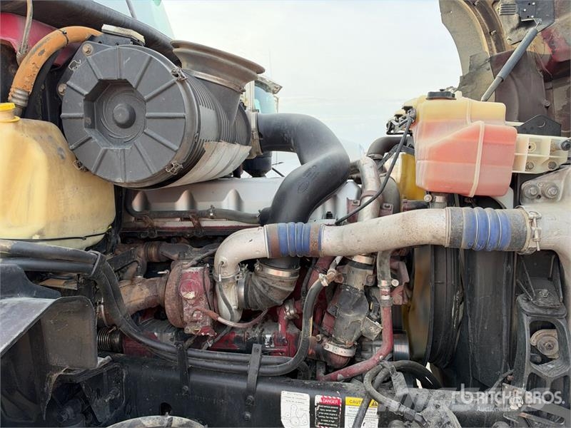 Mack GU813 6x4 T/A Day Cab Truck Tractor Cavalos mecânicos