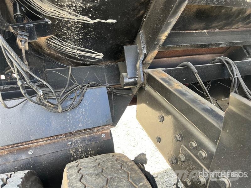 Mack GU813 Granite 8x4 Tri/A Dump Truck Kipper