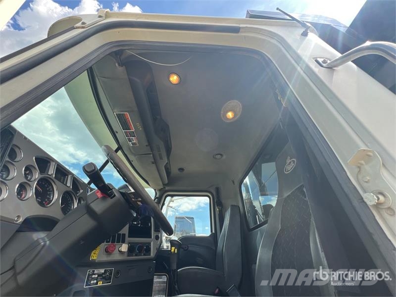 Mack GU813 Granite 8x4 Tri/A Dump Truck Kipper