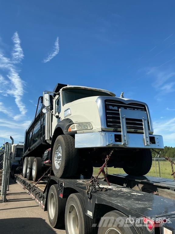 Mack GU813 Granite Tri/A Dump Truck Camion ribaltabili