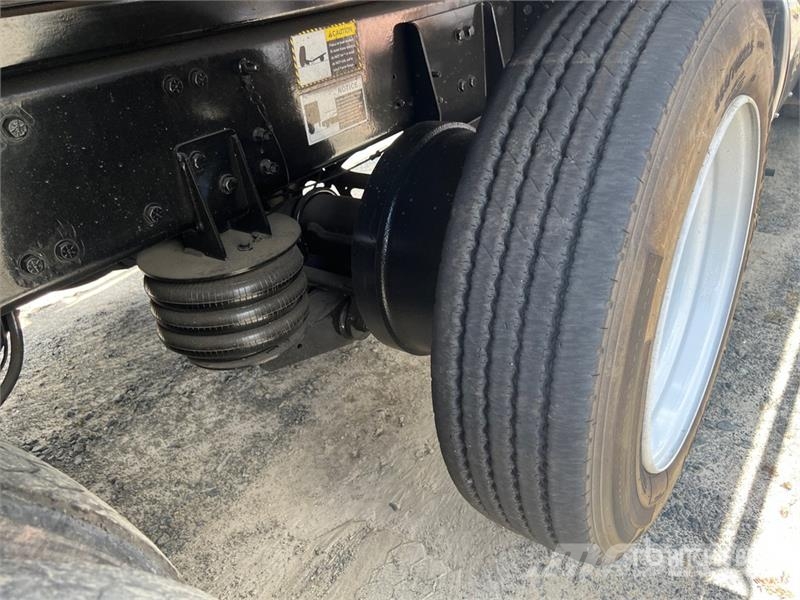 Mack GU813 Granite Tri/A Dump Truck Camion ribaltabili