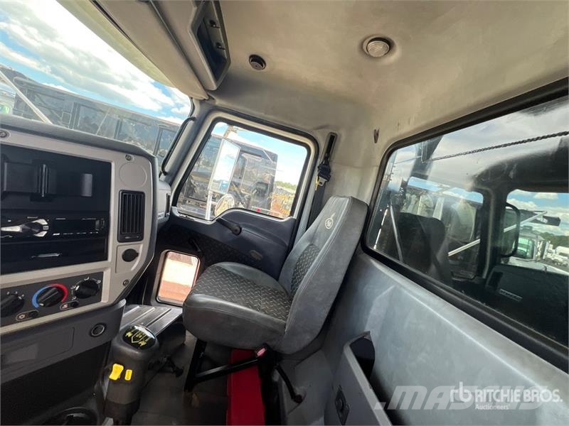 Mack GU813 Granite Tri/A Dump Truck Camion ribaltabili