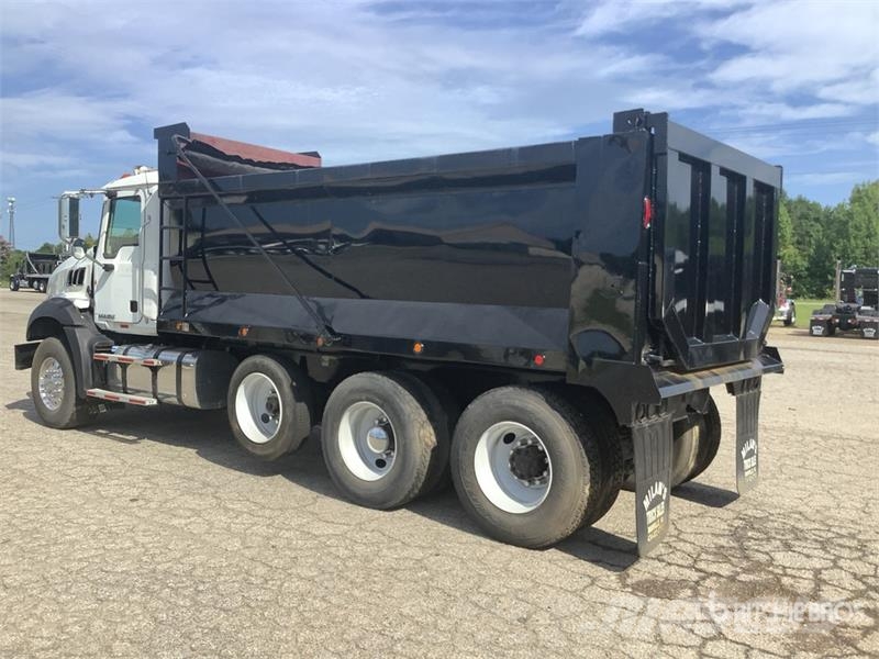 Mack GU813 Granite Tri/A Dump Truck Billenő teherautók