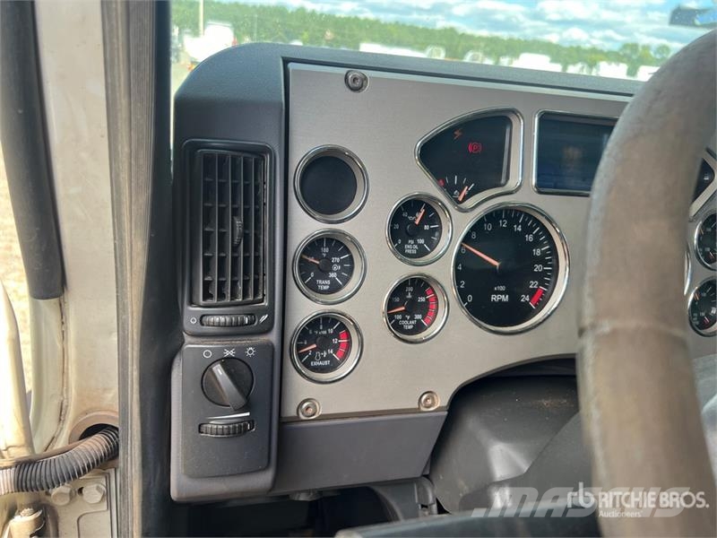 Mack GU813 Granite Tri/A Dump Truck Camion ribaltabili