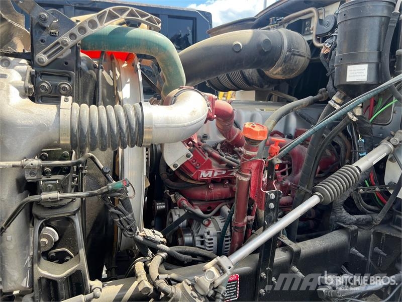 Mack GU813 Granite Tri/A Dump Truck Camion ribaltabili