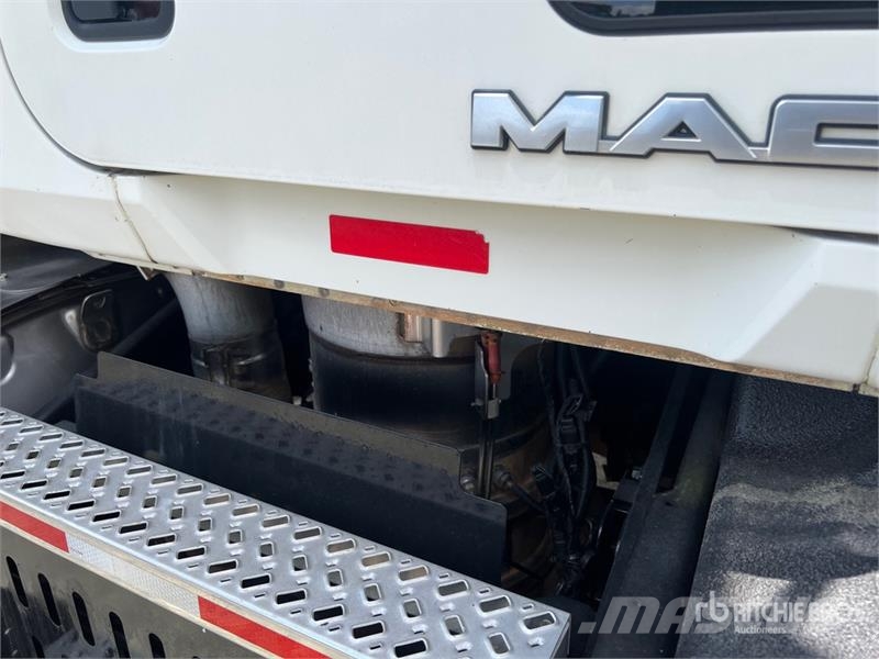 Mack GU813 Granite Tri/A Dump Truck Camion ribaltabili
