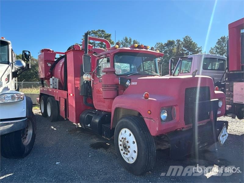 Mack KeithHuber on  Mack R685ST 6x4 Vacuum Tanker Truck Camion vidanje