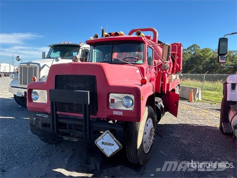 Mack KeithHuber on  Mack R685ST 6x4 Vacuum Tanker Truck Camion vidanje