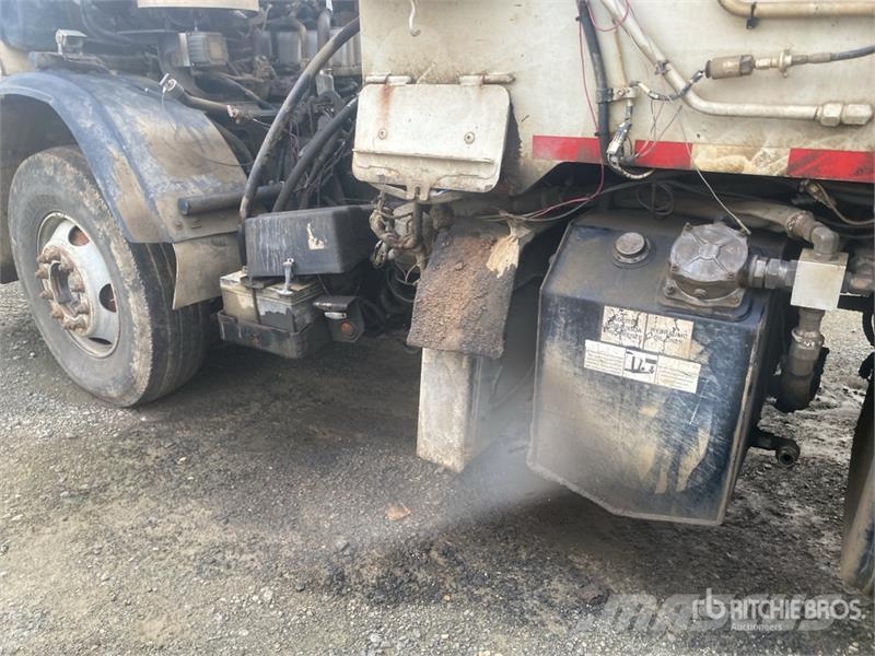 Mack LEU613 폐기물 수거 트럭