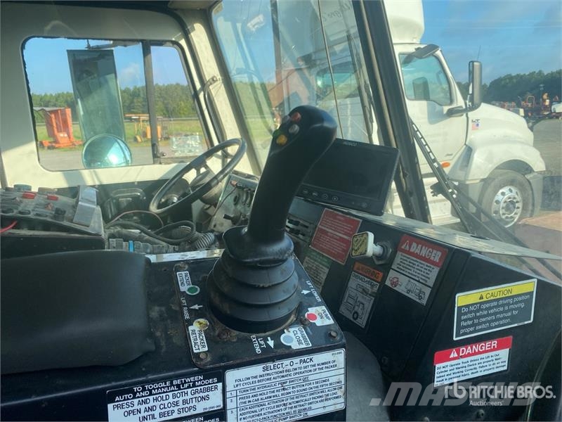 Mack LEU613 폐기물 수거 트럭