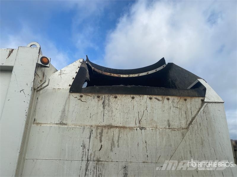 Mack LEU613 폐기물 수거 트럭