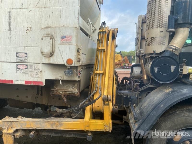 Mack LEU613 폐기물 수거 트럭