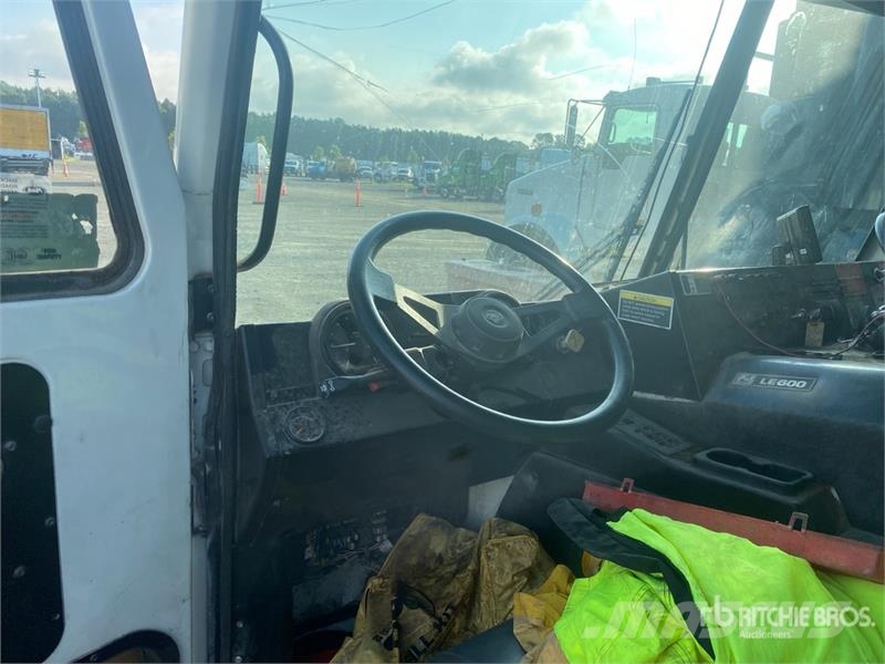 Mack LEU613 폐기물 수거 트럭