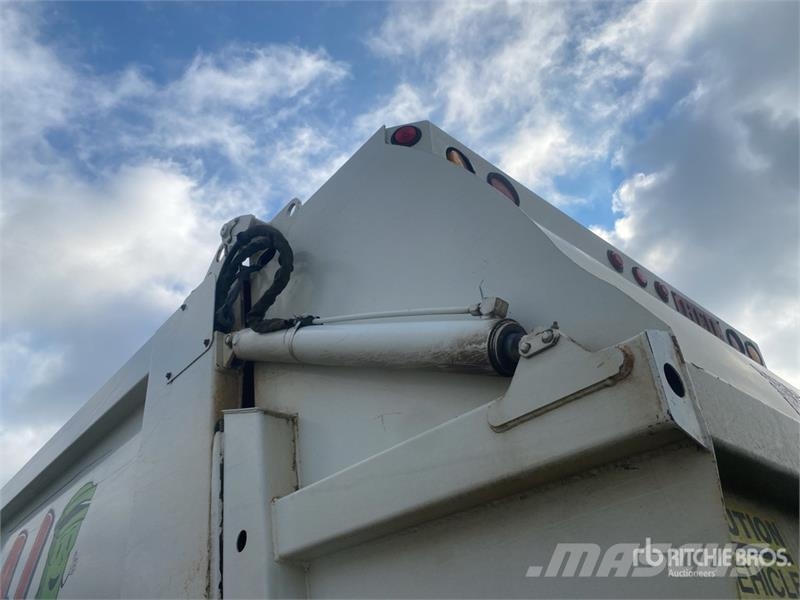 Mack LEU613 폐기물 수거 트럭
