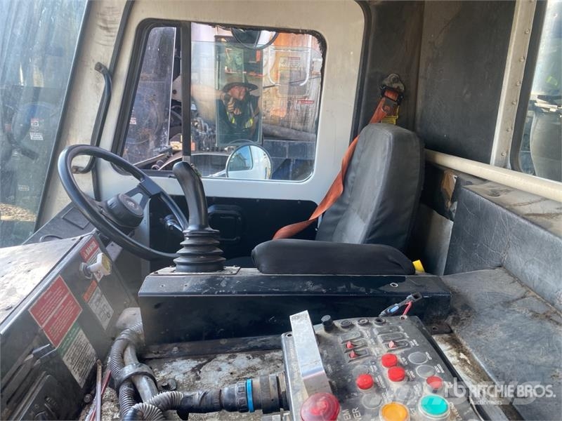 Mack LEU613 폐기물 수거 트럭