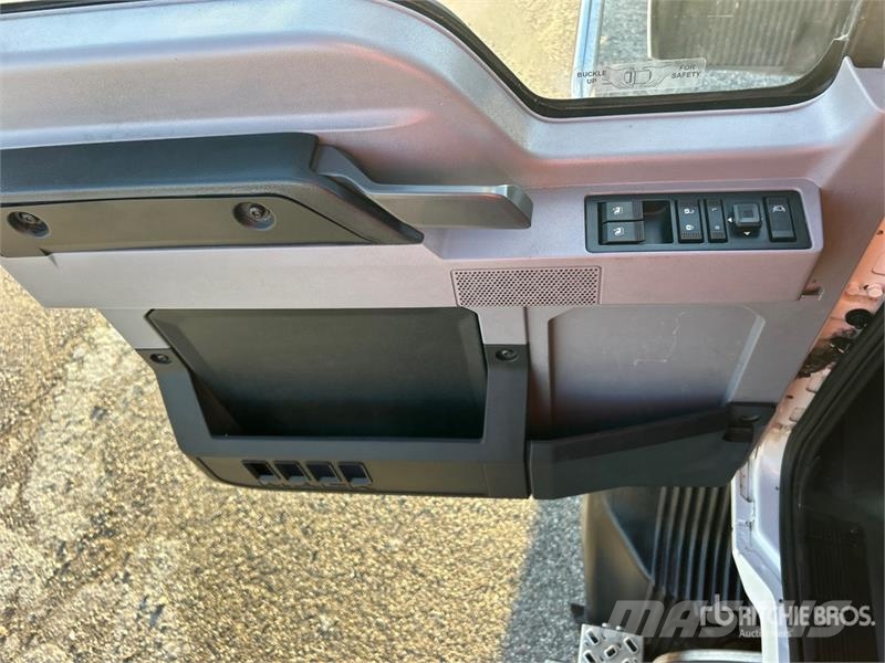 Mack MD 4x2 Van Truck Camiones caja cerrada
