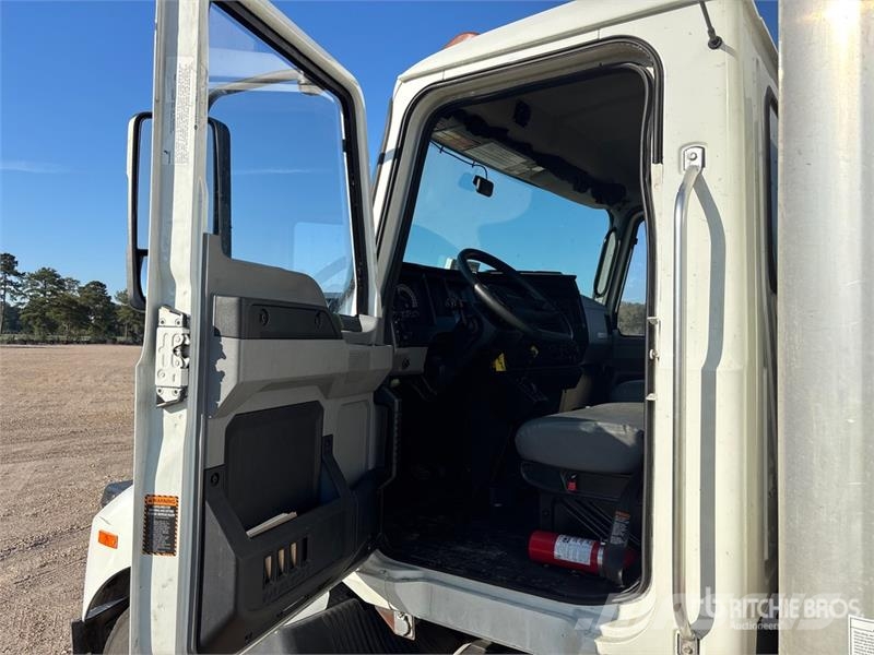 Mack MD 4x2 Van Truck Samochody ciężarowe ze skrzynią zamkniętą