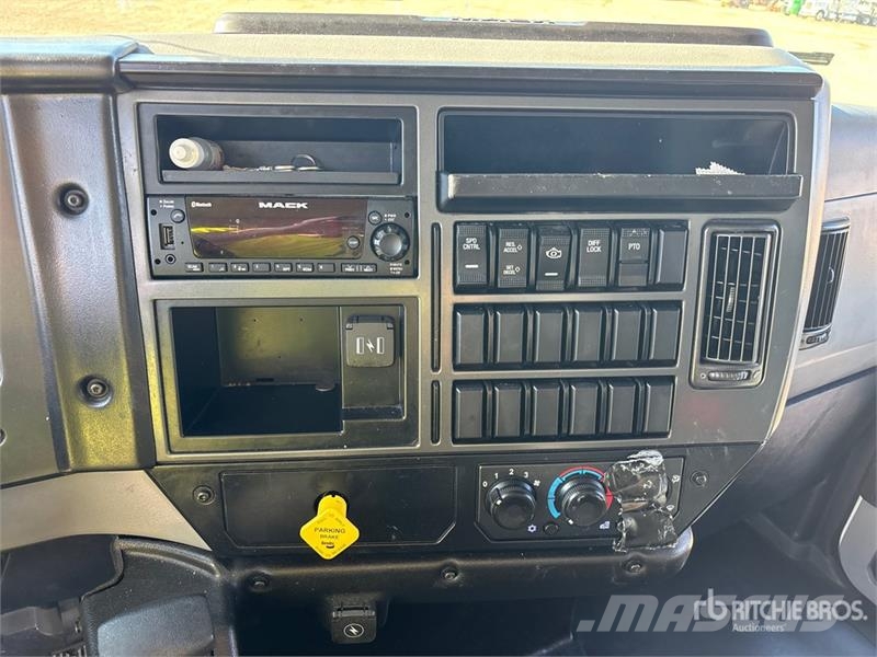 Mack MD 4x2 Van Truck Samochody ciężarowe ze skrzynią zamkniętą